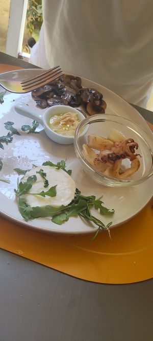 Deconstructed bagel with calamari at Too Much - Brunch e Café in Lecce
