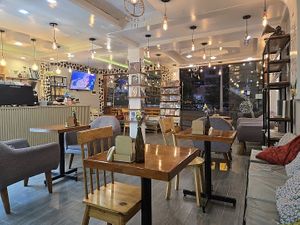 Lugar acogedor y tranquilo para tomar un buen café at Quechua's House - Specialty Coffee Roasters in Cusco