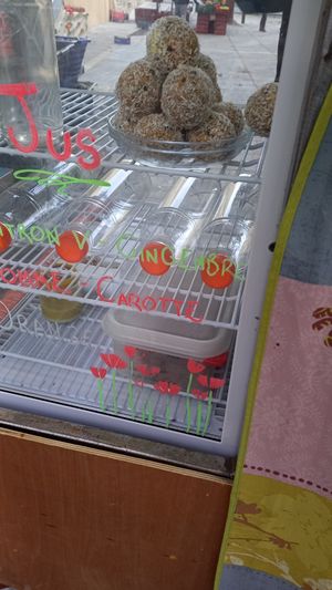 bliss balls at Le Vert Jet in Ceret