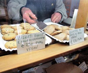 delicious wholemeal biscuits at Il Seme - Ananda Samgham in Florence