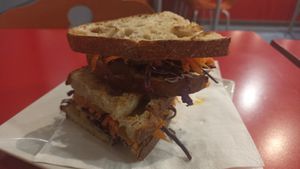 Sandwich casero de garbanzos con curry. at Tomatito in Valencia