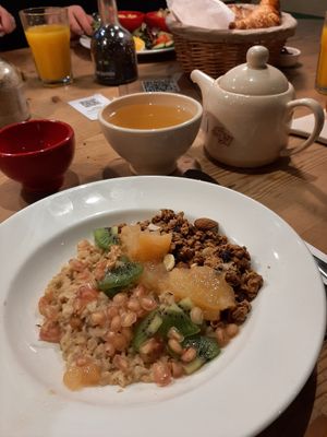 vegan overnight oats at Le Pain Quotidien - Lepic in Paris
