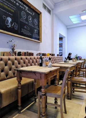 Eat-in space at Le Pain Quotidien - Varenne in Paris