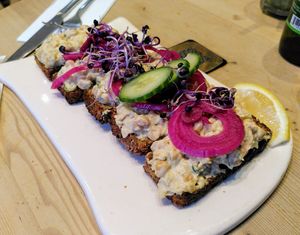 Tartine Chuna (vegan) at Le Pain Quotidien - Varenne in Paris