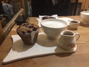 Blueberries muffin and hot choc at Le Pain Quotidien - Marais in Paris