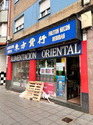 The entrance of Alimentación Oriental at Alimentación Oriental in Lugones