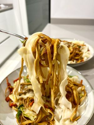 I cooked some products from Alimentación Oriental: tofu slices fried with veggies, salad, soy and mushroom sauce, noodles, roasted sesame oil. I love this range of flavors! at Alimentación Oriental in Lugones