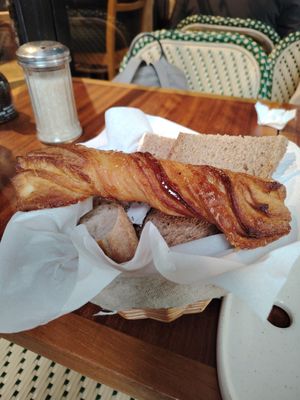  at Le Pain Quotidien - Victor Hugo in Paris