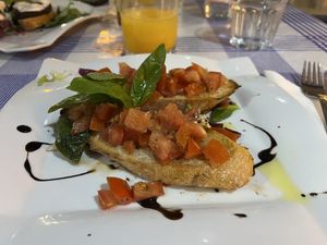 Tomatoe burrata 🌱  #Veganuary at Monalisa Pizzeria Las Galletas Tenerife  in Tenerife