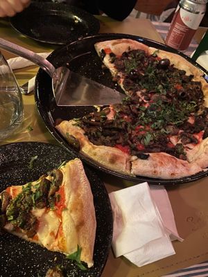 pizza vegana mushroom   at Sale e Pepe - San Telmo in Buenos Aires