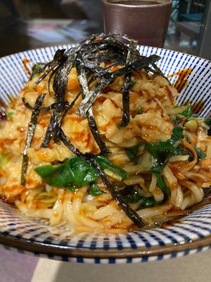 Udon with fresh spinach, carrots, spring onions, soy and miso ragout, cabbage, teriyaki sauce and nori seaweed: the portion is quite large  at Yume Ramen in Rimini