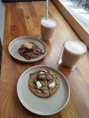 Café au lait,  cookie spéculos et smores 😋👌 at EloV Cookies & Co  in Brive-la-gaillarde