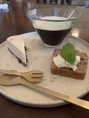 Jelly coffee and cakes at Salloga in Sapporo