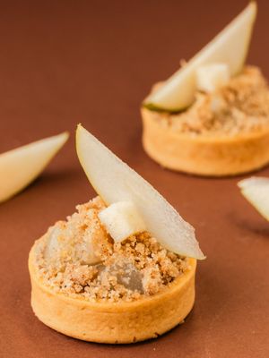 Costra de peras confitadas at Benevola in Barcelona