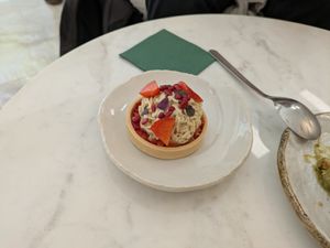 Rhubarb and white chocolate tart at Benevola in Barcelona