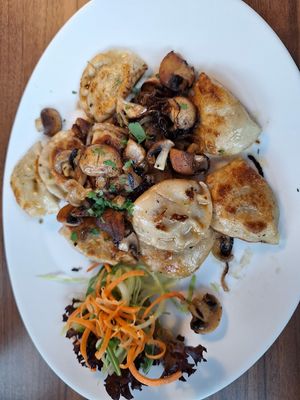 Piroggen als Hauptspeise mit Pilzen at Restaurant Cafe Ringelnatz in Schleswig