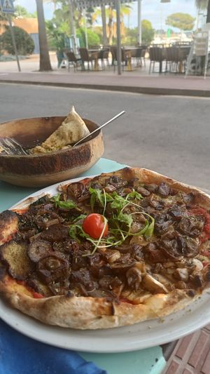 Pizza at Restaurante Es Cani in Mallorca