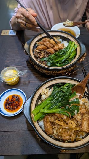 Signature and spicy clay pot rice with mango pudding and chili sauce at Yutongzhai - 毓彤•斋 in Guangzhou