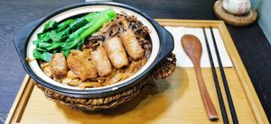 Clay pot rice with mock meat and extra mushrooms at Yutongzhai - 毓彤•斋 in Guangzhou