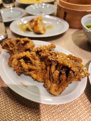 Fried maitake at Vegan Izakaya Masaka (ヴィーガン 居酒屋 真さか)- Kyoto in Kyoto