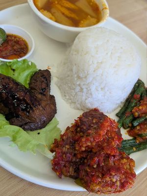Nasi ayam at Wonderful Taste Cafe - 妙香坊 in 