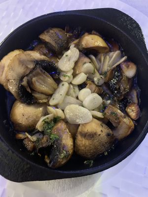 Garlic mushrooms  at Restaurante Trufarella in Lanzarote