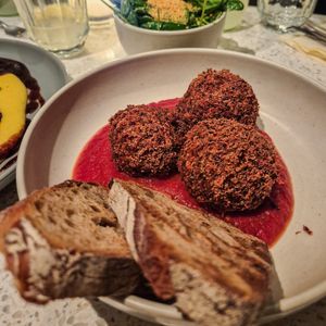 No-Meat-Balls at Schwein in Vienna