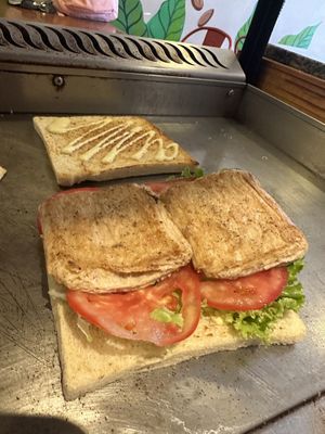 Sandwich con Bisteck de proteína de trigo  at Red Head Coffee Shop in Lima