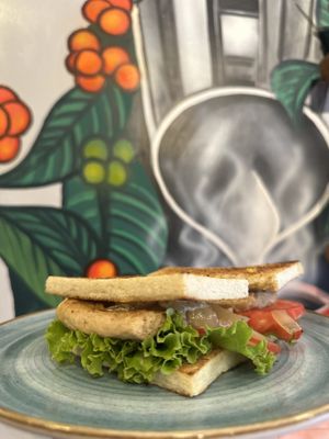 Me Veggie, con cebolla caramelizada   at Red Head Coffee Shop in Lima