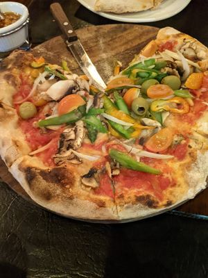 Vegan pizza at Bon Appetit  in Monteverde