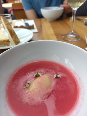 Local Redcurrant with cucumber at TestTafel in Amsterdam