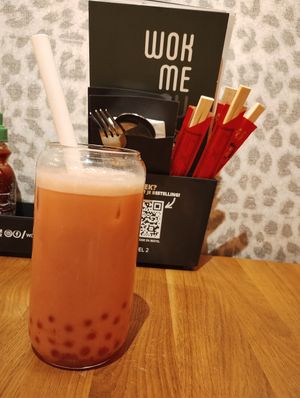 Bubble tea with oat milk, strawberry syrup & peach bubbles at Wok Me in Leeuwarden