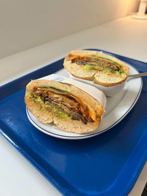 mushroom avocado bagel sandwich at Pureun Deli - 푸른델리 in Seoul