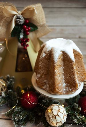 PANDORO ARTIGIANALE VEG, confezionato con carta riciclata da noccioli di olive at Doppio Zero in Carpi