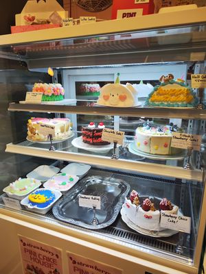 Cake options at Pini Cake House in Seoul