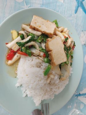 Spicy tofu with basil at Tip Samed Restaurant in Koh Samet