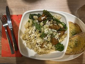 Pesto macaroni bake with garlic bread   at The Broadstraik Inn  in Westhill