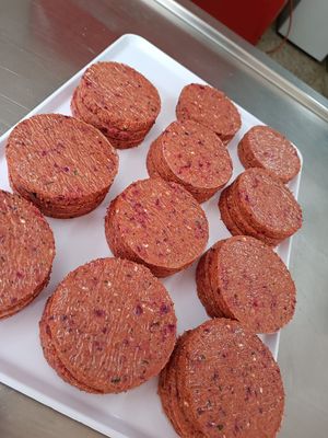 Hamburguesas de remolacha at Buenísim buenisim  in Santa Coloma De Gramenet