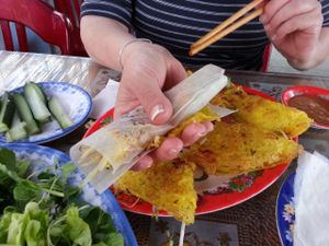 an assembled roll ready to dip and eat  at Tam Quang Minh in Hoi An