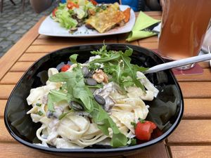 Kokosrahm Pilz Pasta mit Rucola at Grossstadt in Lindau