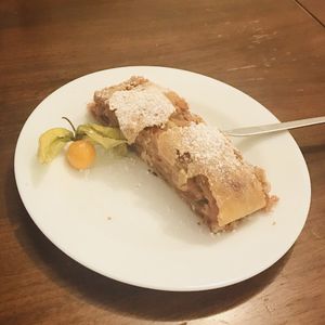 Vegan Applestrudel  at Grossstadt in Lindau
