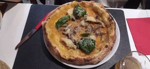 Melanzane, carciofi e mandorino at Henri's Pizza by Sapori in Grumello Del Monte