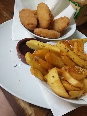 Vegan nuggets with chips and BBQ sauce at El Bote  in Gran Canaria