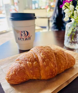  Coffee and croissant #Veganuary at ID-eclair in Pasadena