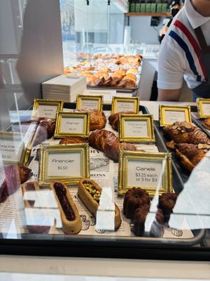 Pastry window  #Veganuary at ID-eclair in Pasadena