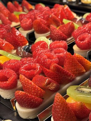 Fruit tarts  at ID-eclair in Pasadena