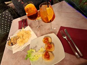 Aperol spritz with bruschetta and chips at Trattoria Toscana dal 1976 Pisa in Pisa