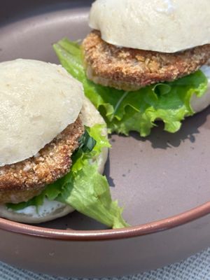 Bao con milanesa crocante de vegetales  at nabu in Siracusa