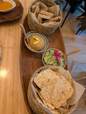 Cardón (hummus, guacamole, bread and nachos) at Berro Bistrot in Gran Canaria