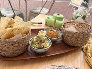 Guacamole and hummus starter  at Berro Bistrot in Gran Canaria
